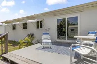 Coastal Cottage 8 min Drive to Downtown & Beaches! Pet Friendly