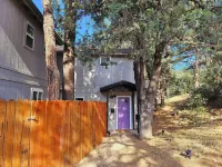 Comfy Loft Retreat Above the Pines