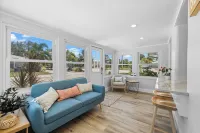 Walk to Beach. Beautifully Renovated 3BR, 2BA Home w/Outdoor Shower & Grille