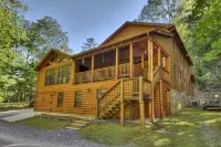 Toccoa River Frontage - Steps from the water, Sleeps 10, Fire Pit, Pet Friendly