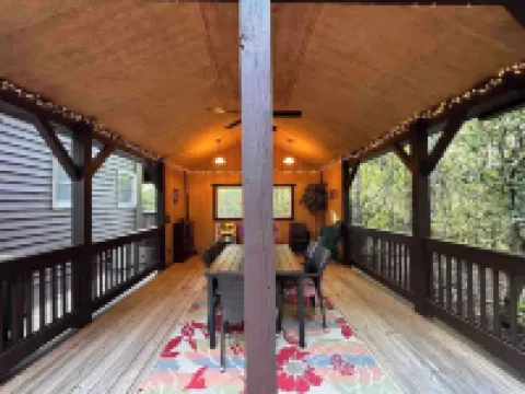 Serene Linville Gorge Cabin Escape โรงแรมในMcDowell County
