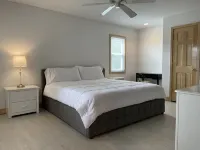 Spacious, Bright, & Airy Home - 100 steps to beach