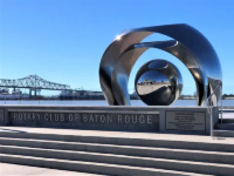 Cozy Place Downtown by the River Center minutes to LSU. Free Parking/Wifi