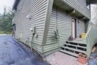 Alaskan Cabin Escape with Hot Tub!