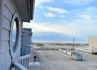 Ocean Beach House - Block of the beach!  Sleeps 10