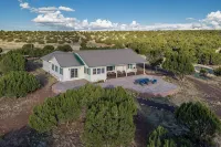 Private home on 40 acres surrounded by wide open space. Hotel dekat Whiting Sawmill