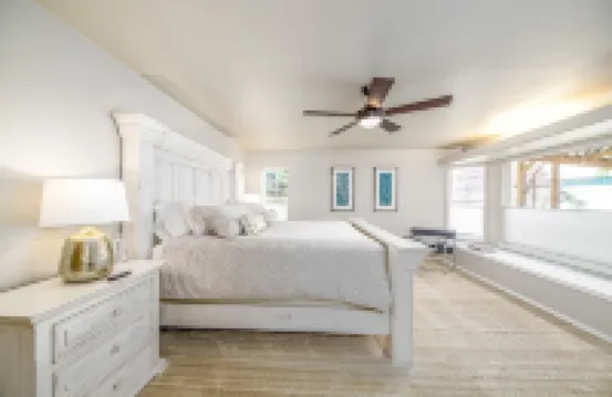 The Hidden Gem House- 3 Bedroom house with hot tub