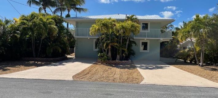 Large Full Duplex with Pool / Hot tub Pet Friendly  581- 591 10th Street Hotels in Marathon