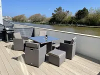 2 Bedroom Canalside Apartment in Bude, Walking Distance to Sandy Beach and Town Hotels in Bude-Stratton