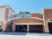 Family Friendly Home Convenient to everything!