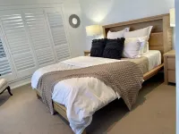 Absolute lake front - lie in bed & listen to the fish jump!