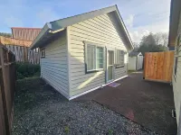 Cozy Tiny-Home with Big Heart! BBQ, 2Beds, Wifi, Pet Friendy! Hotels near International Police Museum