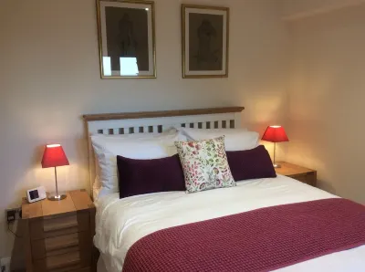 Central Cotswolds with lovely views towards Cheltenham, Gloucester and beyond 래즈버러 플레이 에어리어 주변 호텔