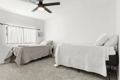 Spacious Home in the Heart of Central Phoenix 阿爾罕布拉住宿飯店