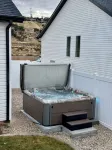 Hidden Haven - Luxury Home with Hot Tub