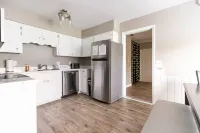 Charming Pooler Home 12mi from downtown Savannah