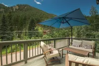 5 bd 4 bth, AC, fireplace, hikes, waterfalls, salt water hot tub, walk to town!