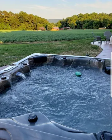 Circle E,Lake,Caverns,Sewanee &Jack Daniel’s Close by with a Jacuzzi Waiting Отели рядом с достопримечательностью «Walls of Jericho»