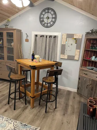 200 Ft. from the Lake! Includes kayak & 4 man Paddle Boat-Long term avail.