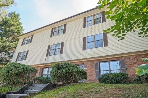 Vibrant Family Retreat~Sleeps 8~2 Kings~ Game Room Hotels in Snellville