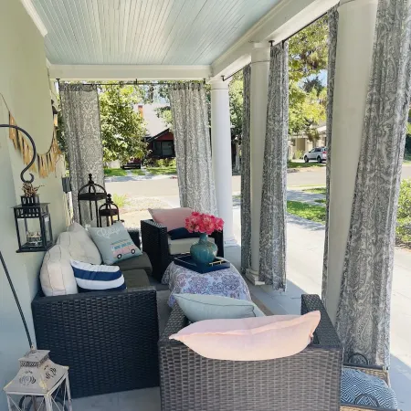 Private entrance with pool Mother-in-law Suite