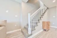 Beach House Full of Family Fun Within 15 Min Walk to the Beach +  Work Space