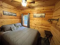 "Otsego Lake Retreat" Charming 3-bedroom house with WiFi and AC in Gaylord