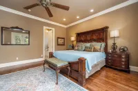 The Palms at Chesswood - Luxury, Pool, & Dock! - 5-Sterne