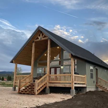 Cozy Cabin With a View of Bear Lake
