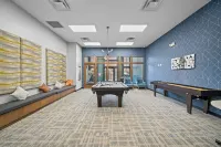 Huge King Bed Loft Downtown - Balcony - Grocery - Brewery - Court Ave Nightlife