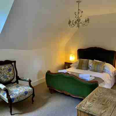 Kentish Oast, Cottage and Barn in stunning private grounds with swimming pool Rooms