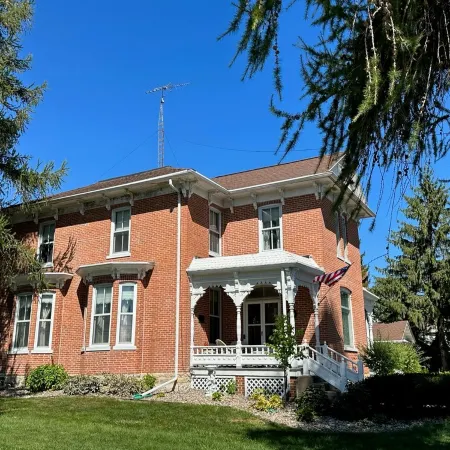Charming Historic Getaway: Unwind in Lancaster's Timeless Elegance