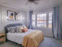 Hot Tub- Rose District-Walk to Shopping & Dining Hotels near Rhema Bible Training College