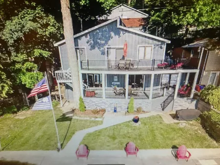 NEW Beautiful, Spacious Lake House Отели рядом с достопримечательностью «Парк штата Покагон»