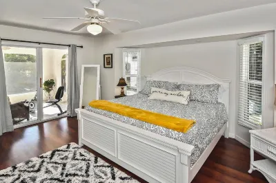 Stylish Canal Home with King Bed and Lanai  and Fishing dock Hotels near Punta Gorda Airport