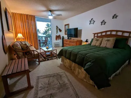 Paradise Private Unit, Ocean View, Queen Bed, Downtown Kona Отели рядом с достопримечательностью «Маниниауоли Бич»