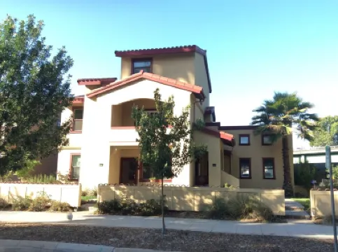 3 bedroom LOVE VILLA Midtown, Romantic Getaway or Famil Retreat Hotels in 