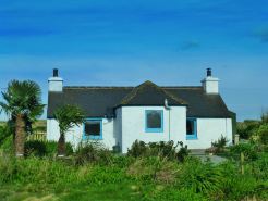 Welcome to Airidh an Dobhrain - our secluded cottage by the lochside