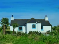 Welcome to Airidh an Dobhrain - our secluded cottage by the lochside Hotels in Benbecula