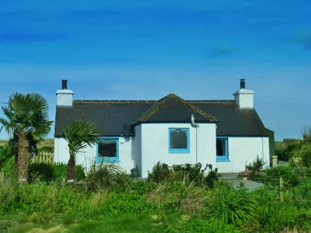 Welcome to Airidh an Dobhrain - our secluded cottage by the lochside