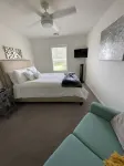 New Waterfront House with Golf Cart! Hotel dekat Cruisin Tikis Lake Conroe