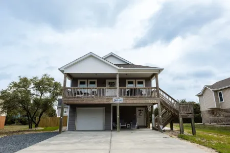 Cozy King Suite, POOL/GRILL/outdoor shower, coffee bar, mini fridge, microwave