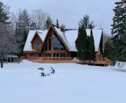 Rapid River Rustic Lodge, with plenty of space! - 3-Star