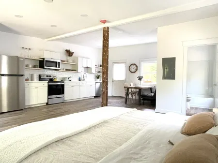 King Size Sun Rise Midcoast Lovely Stay