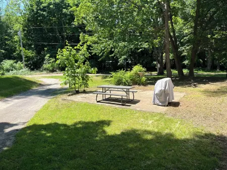 Family friendly serene house close to beaches, sleeps 8, lot off street parking