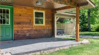 Cozy Log Cabin with Hot Tub - Chalets