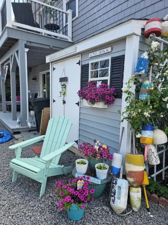 Guest Suite with Bedroom, Living Room, Dining Area, Full Bath,Off Street Parking