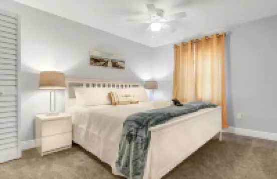 Melbourne home w/King beds, HEATED Pool, 10 mins to the beach and near USSSA!