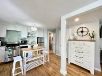 Super-Walkable Downtown Studio