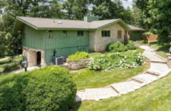 Lake front home in Solon, close to University of Iowa, Iowa City & Cedar Rapids.